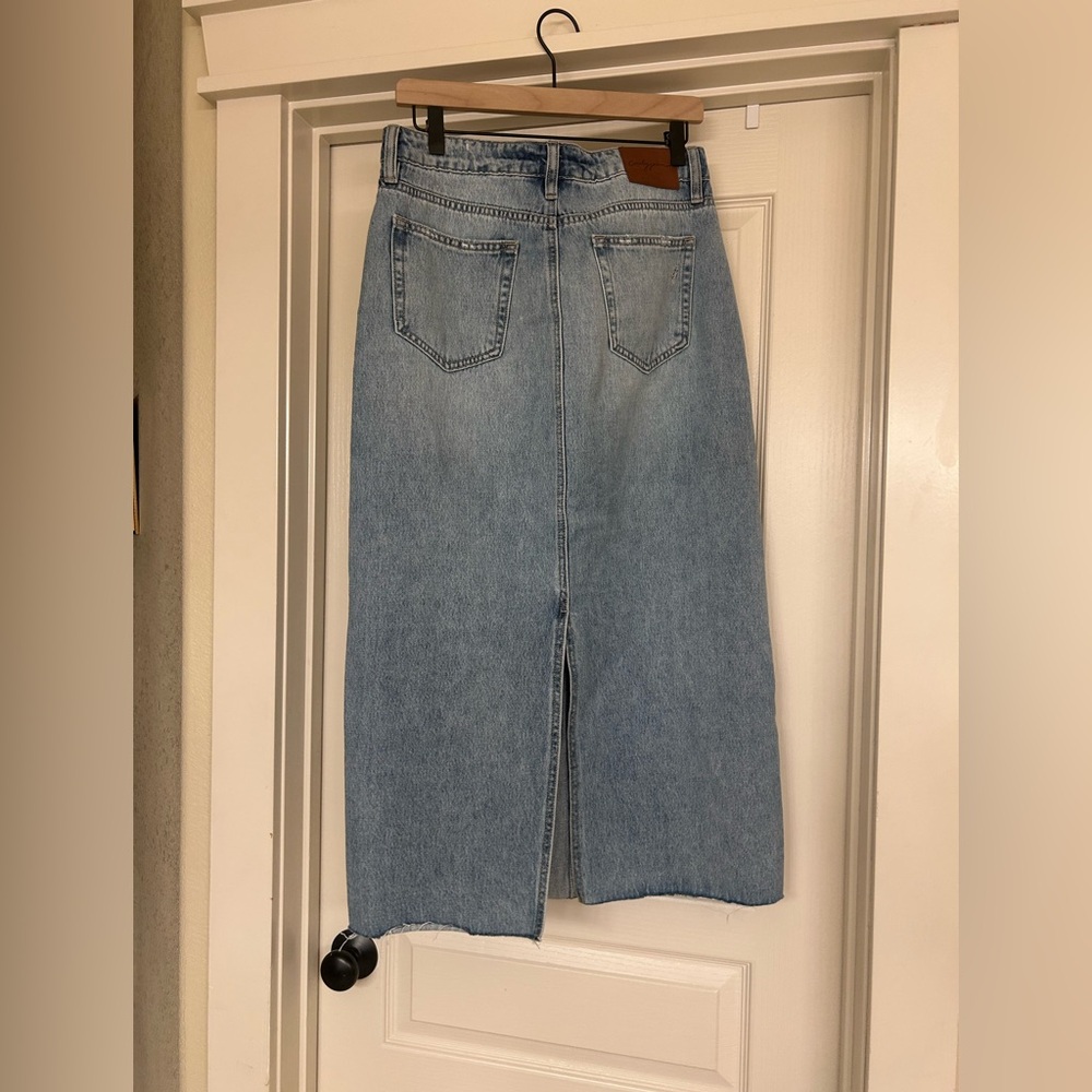 Carly Jean Los Angeles Light Blue Maxi Denim Skirt - Picture 2 of 3